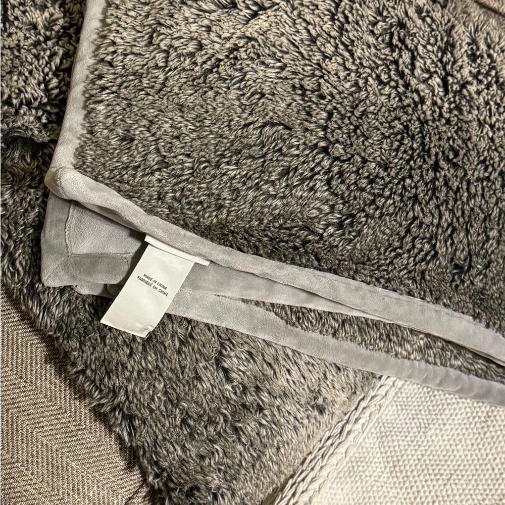 SALE Pottery Barn 50x60 Elegant Throw/Blanket Home Decor & Accents